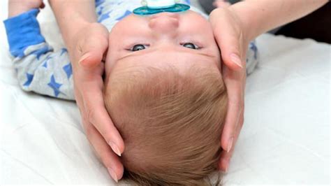 Bebeklerde kafa terlemesinin nedenleri
